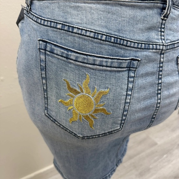 Torrid Disney Tangled Lantern Embroidered Denim Skirt - Size 18 - Picture 6 of 7
